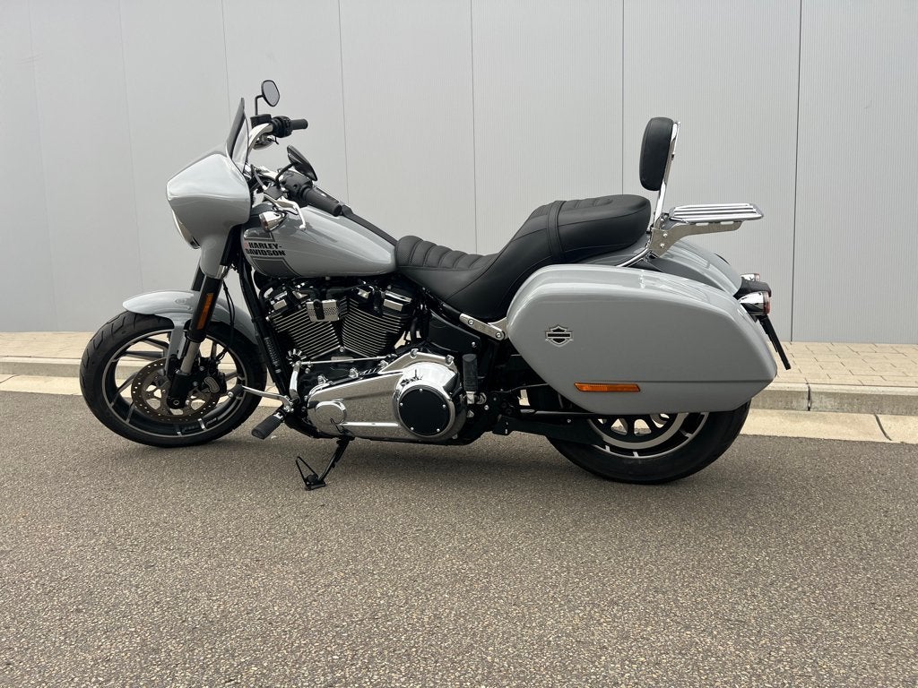 SPORT GLIDE 12/2024 - 4.016km!!, 2 cilinders, Nieuw, Chopper, Bedrijf