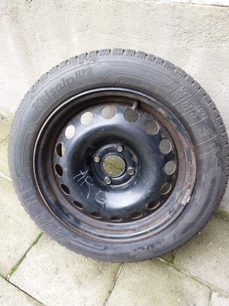 4 pneus hiver 205/55/R16. Excellent état !, Autos : Pièces & Accessoires, Pneus & Jantes, Neuf, Pneus hiver, 16 pouces, 205 mm