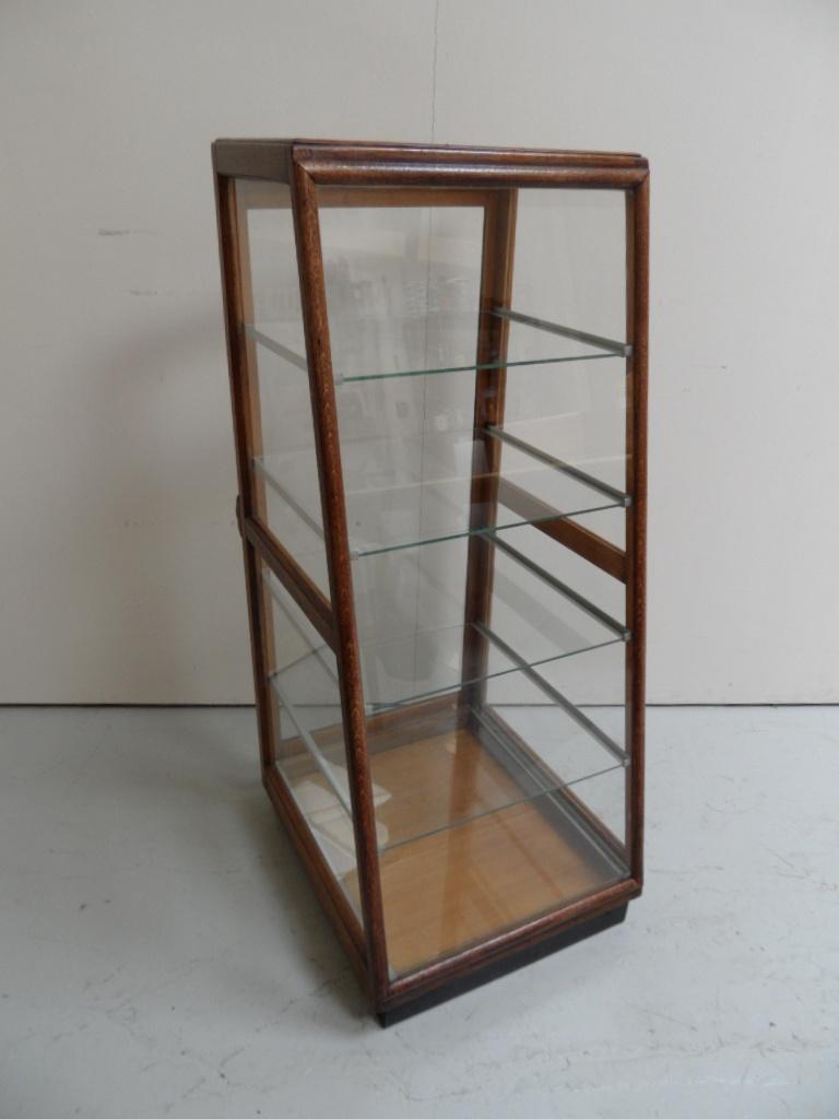 Antieke winkelvitrine, Enlèvement