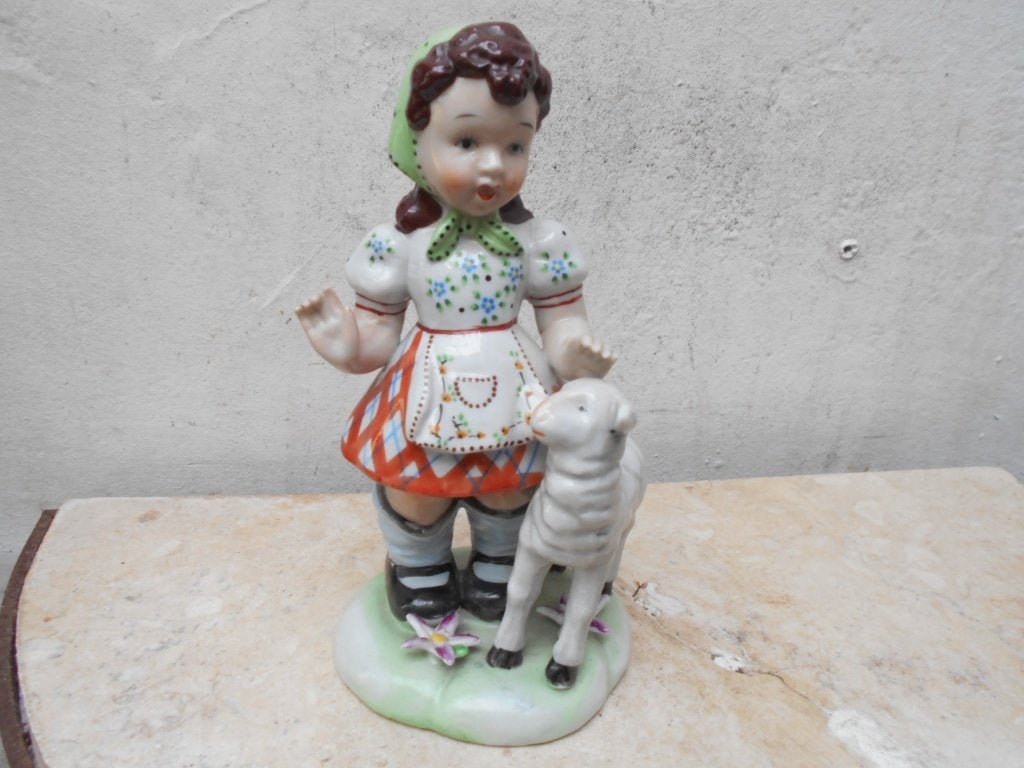 beeldje meisje met schaap  ITALY, Ophalen of Verzenden