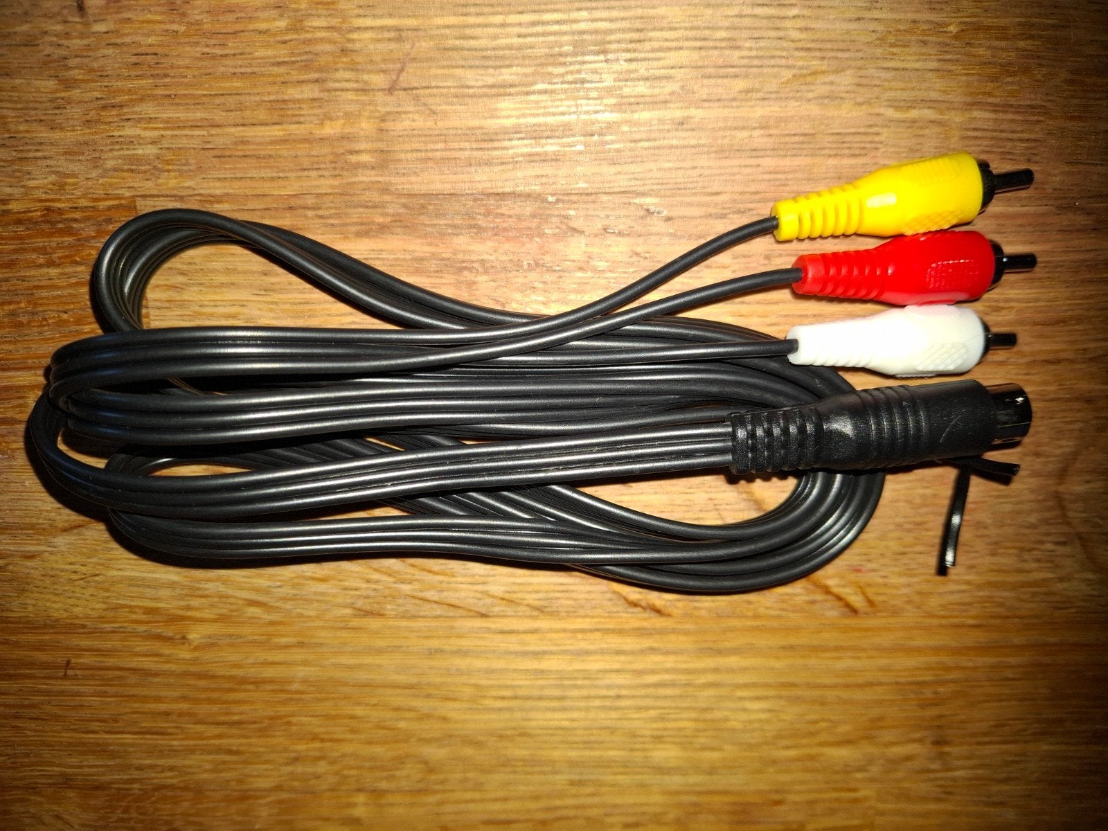Sega Genesis 2 / Saturn av kabel, TV, Hi-fi & Vidéo, Câbles audio & Câbles de télévision, Enlèvement ou Envoi, Neuf, 2 à 5 mètres