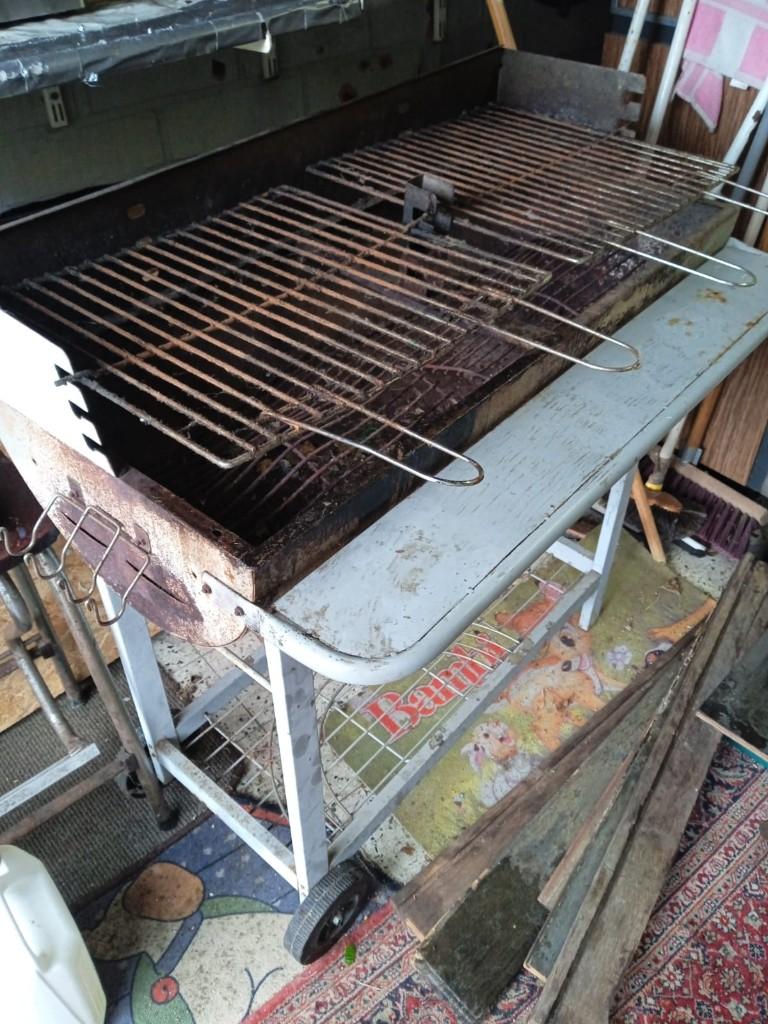 Oude BBQ, Ophalen