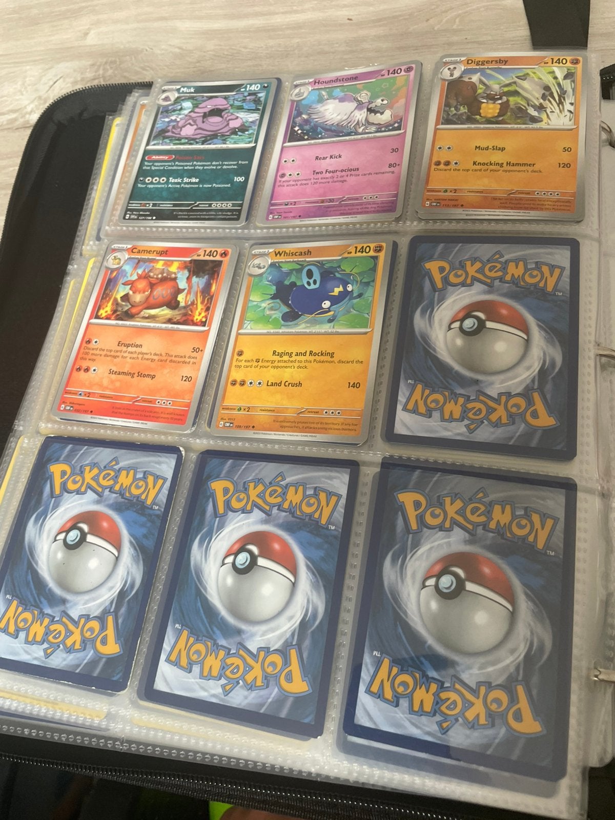Pokenon verzamel map, Hobby en Vrije tijd, Verzamelkaartspellen | Yu-gi-Oh!, Ophalen of Verzenden, Zo goed als nieuw