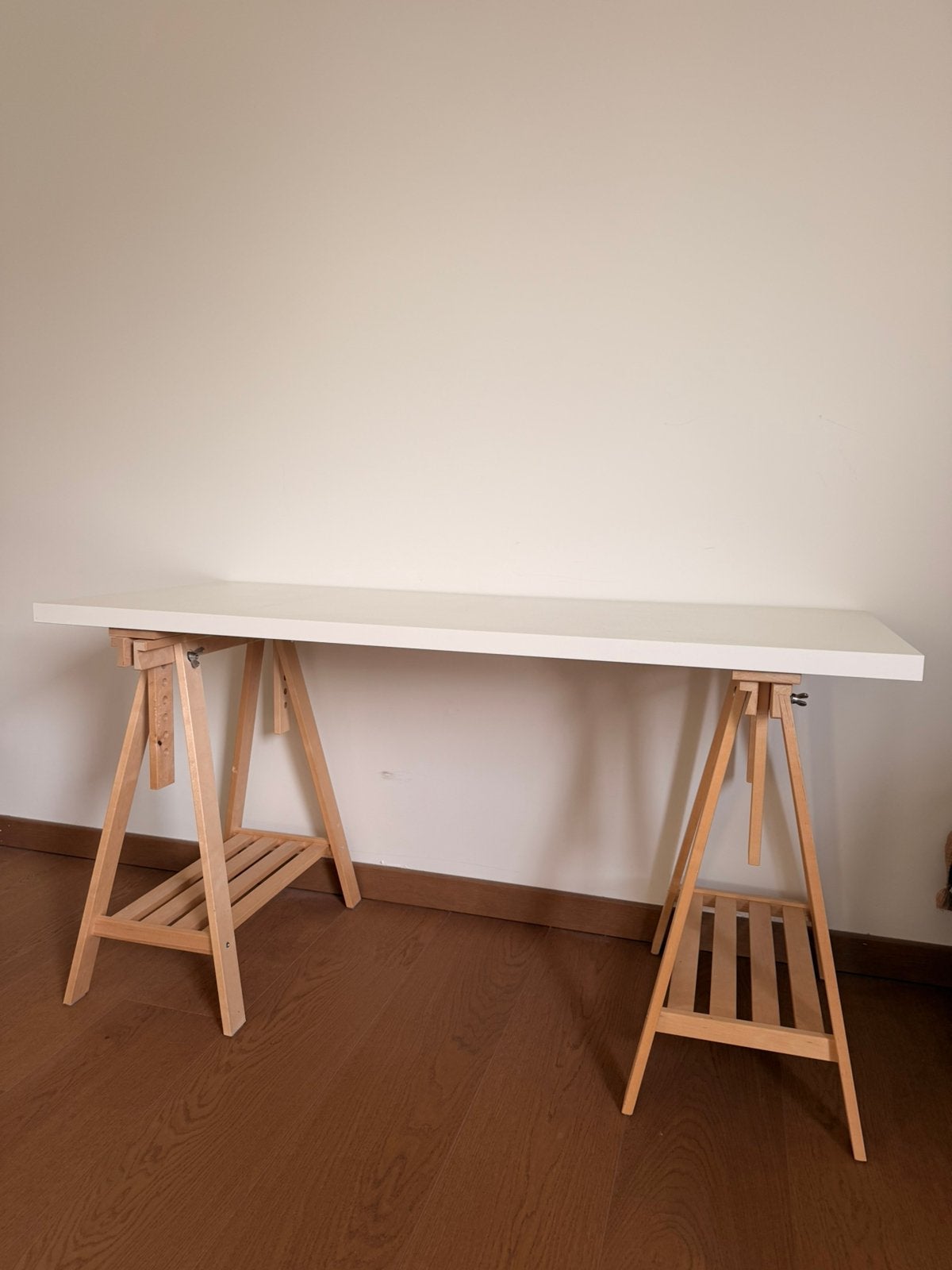Bureau Ikea op schraag, Enlèvement, Comme neuf