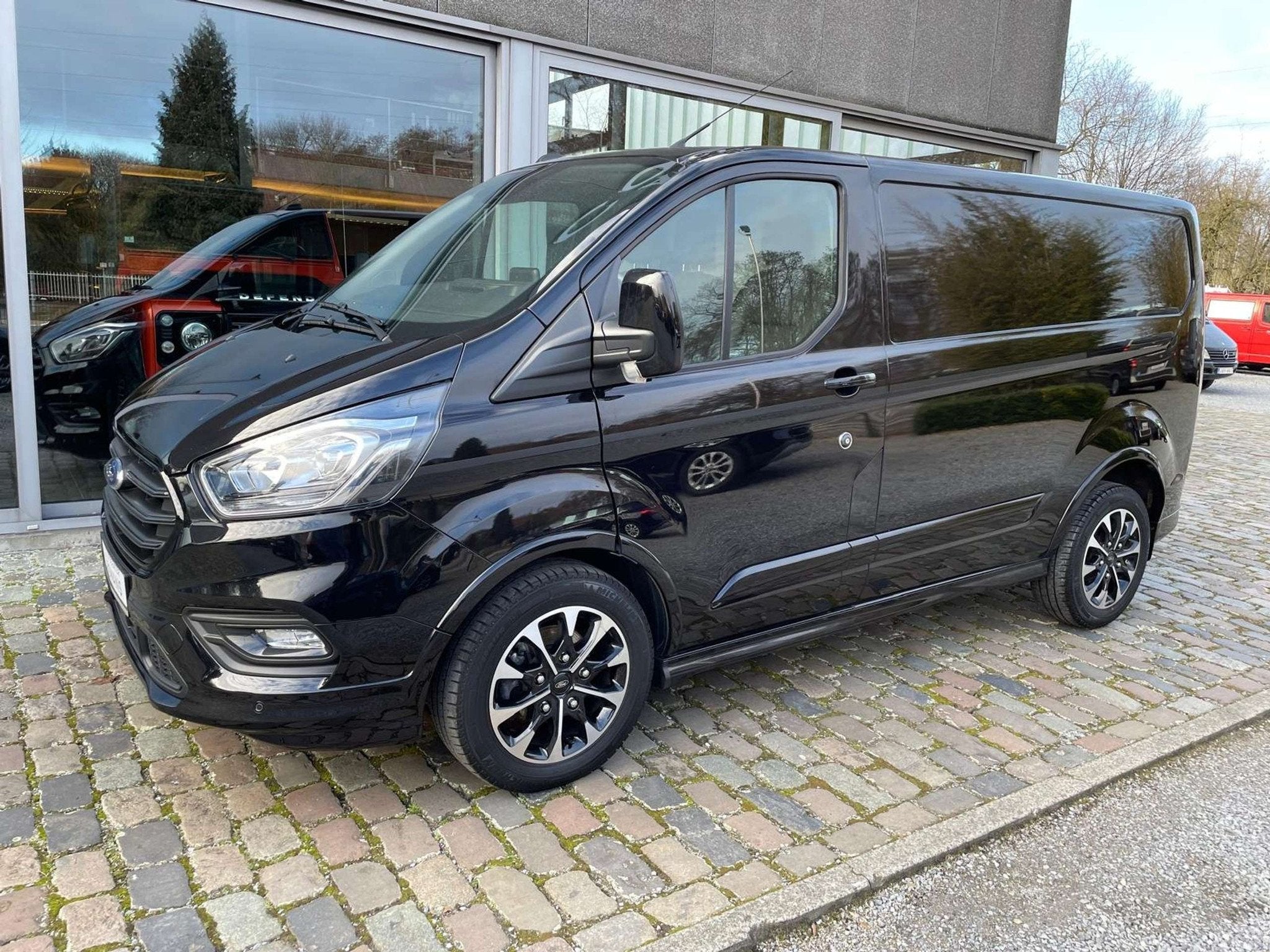 Ford Transit Custom 2.0 TDCi L1H1 (24.500 + BTW) (bj 2023), Auto's, Bestelwagens en Lichte vracht, Voorwielaandrijving, Gebruikt
