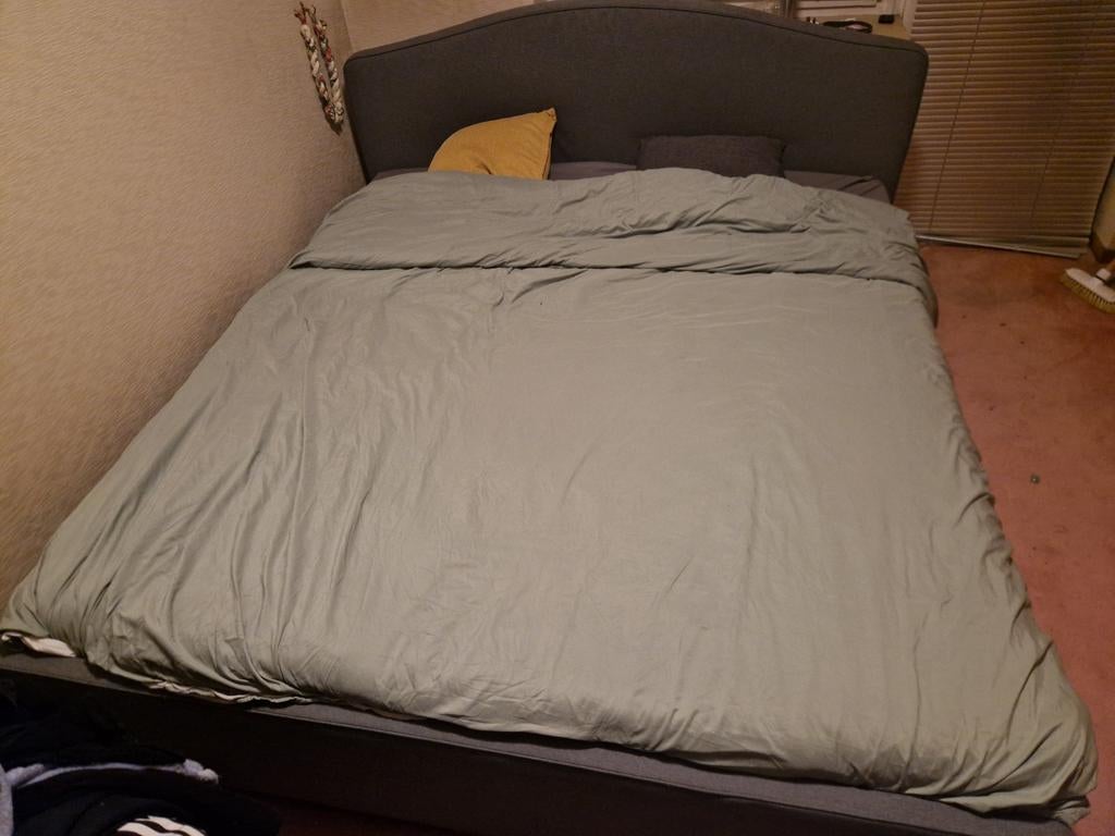 Lit Ikea 180x200 avec sommier et matelas., Enlèvement, Gris, 200 cm