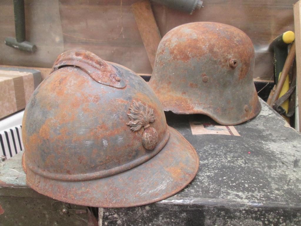 Zeldzame schuurvondst Duitse helm M16 Franse helm M15. TOP, Verzamelen, Ophalen of Verzenden
