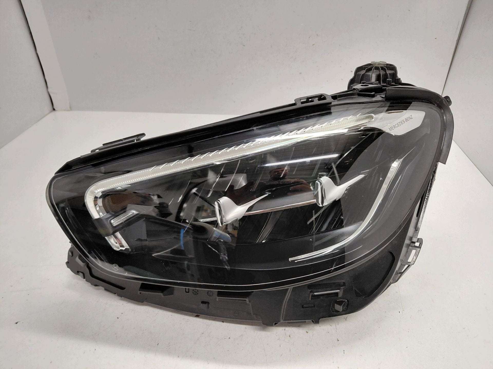 Biellettes de phare Mercedes Classe E W213 A2139069109, Mercedes-Benz AG, Mercedes-Benz, Utilisé, Mercedesstrasse 120
70372  Stuttgart, DE