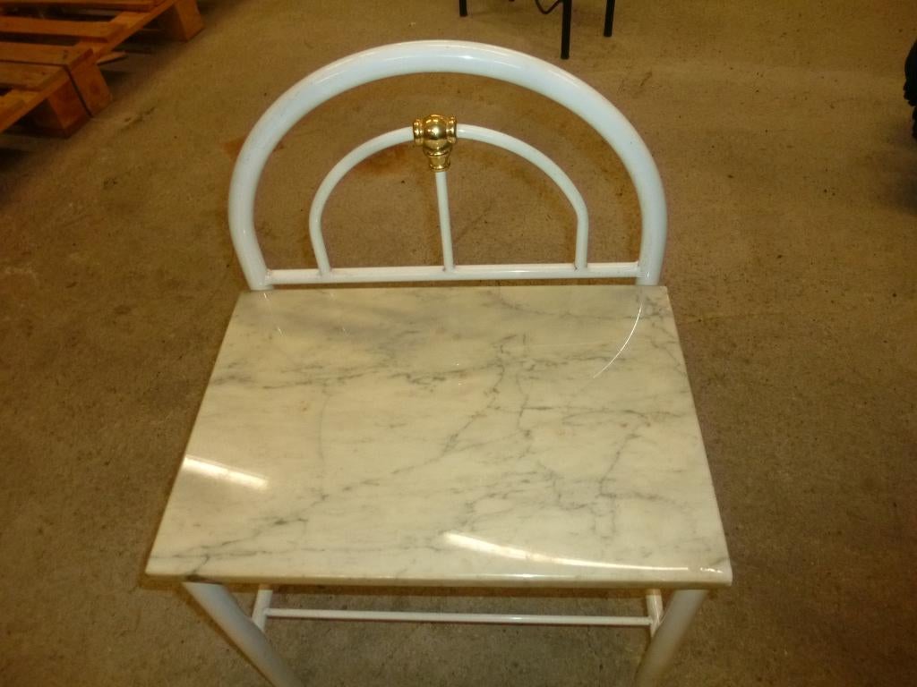 Table de chevet design en marbre et métal., Enlèvement, Comme neuf