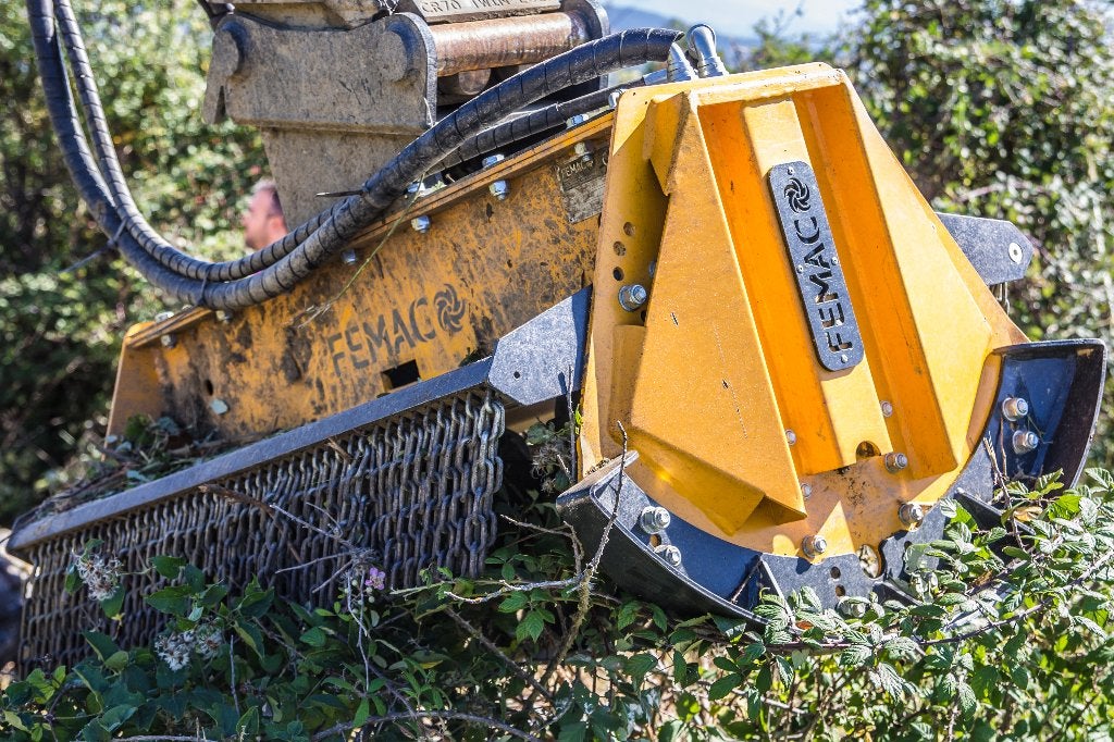 FEMAC hydraulische klepelmaaiers/bosfrezen (1 - 35 T), Zakelijke goederen, Machines en Bouw | Kranen en Graafmachines, Graafmachine