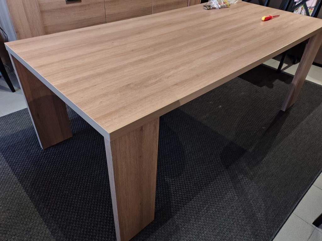 Eettafel 6 of 8 personen
L200 x B95 x H74, Ophalen
