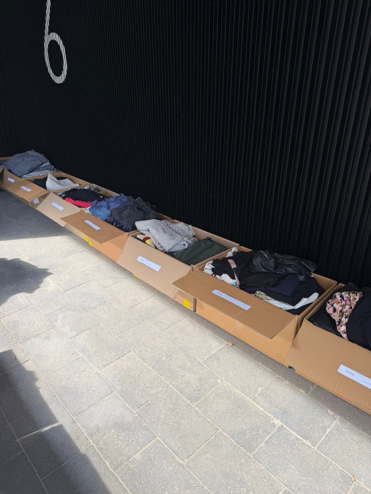 Opkoper voor lot kleren en schoenen voor mannen en vrouwen, Ophalen, Zo goed als nieuw