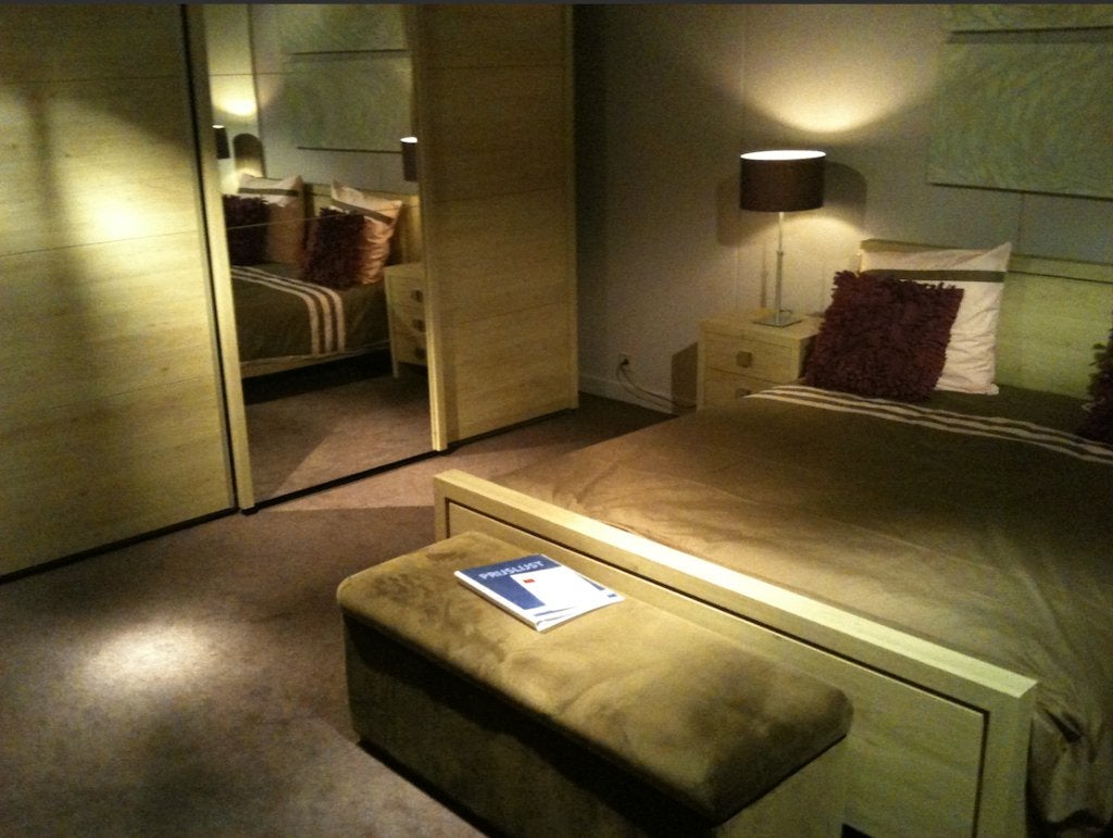 Bed met lattenbodems en matras, Ophalen, Gebruikt, Bruin, Tweepersoons