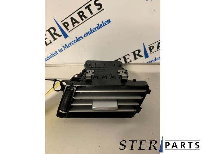 Luchtrooster Dashboard van een Mercedes E-Klasse, Gebruikt, -, Ophalen of Verzenden, -