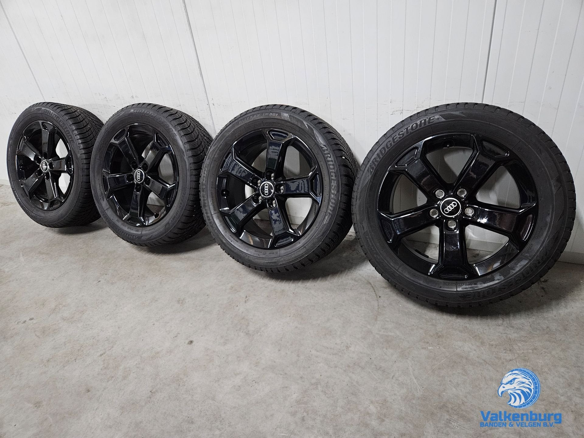 8mm! Originele Audi Q2 81A 17 inch zwarte velgen 5x112 winte, Pneus et Jantes, Véhicule de tourisme, -, 17 pouces