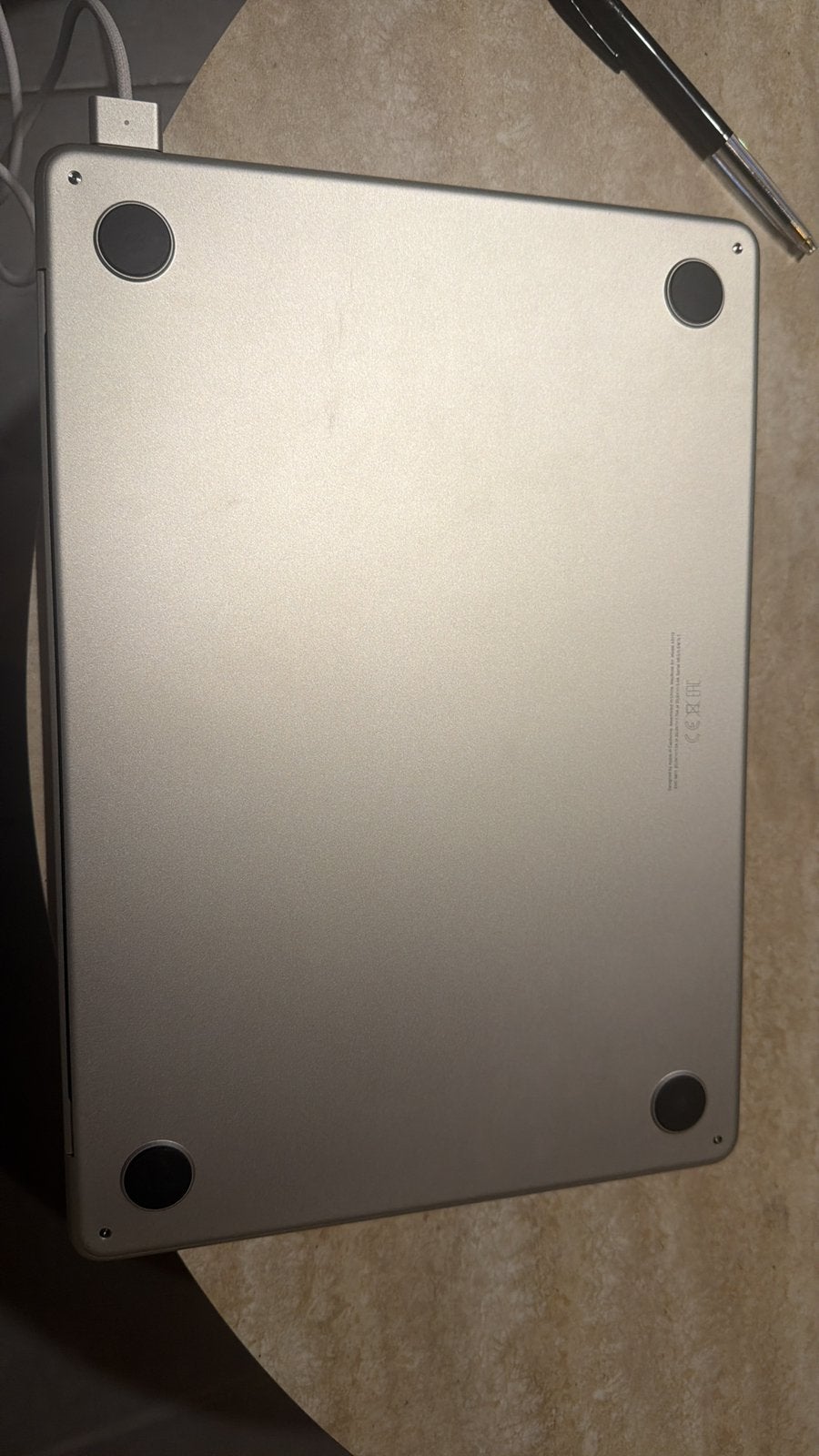 Vente macbook avec accesoires fournis (boite dorigine,..), Informatique & Logiciels, Enlèvement, Comme neuf, SSD