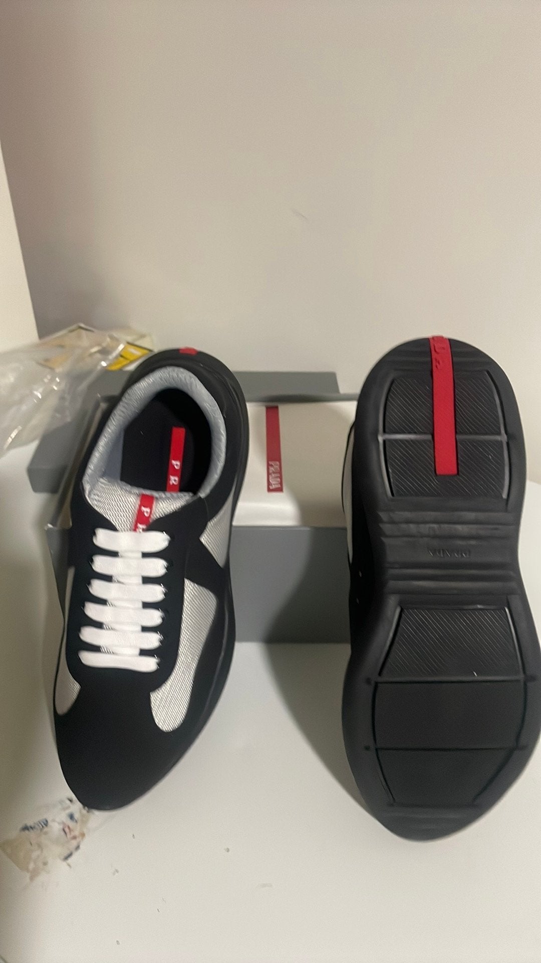 Prada cups, Zwart, Overige typen, Nieuw, Ophalen of Verzenden
