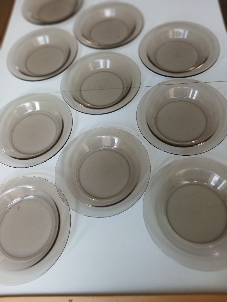Lot de 10 assiettes creuses en verre fumé, Assiettes(s), Vintage, Verre, Enlèvement