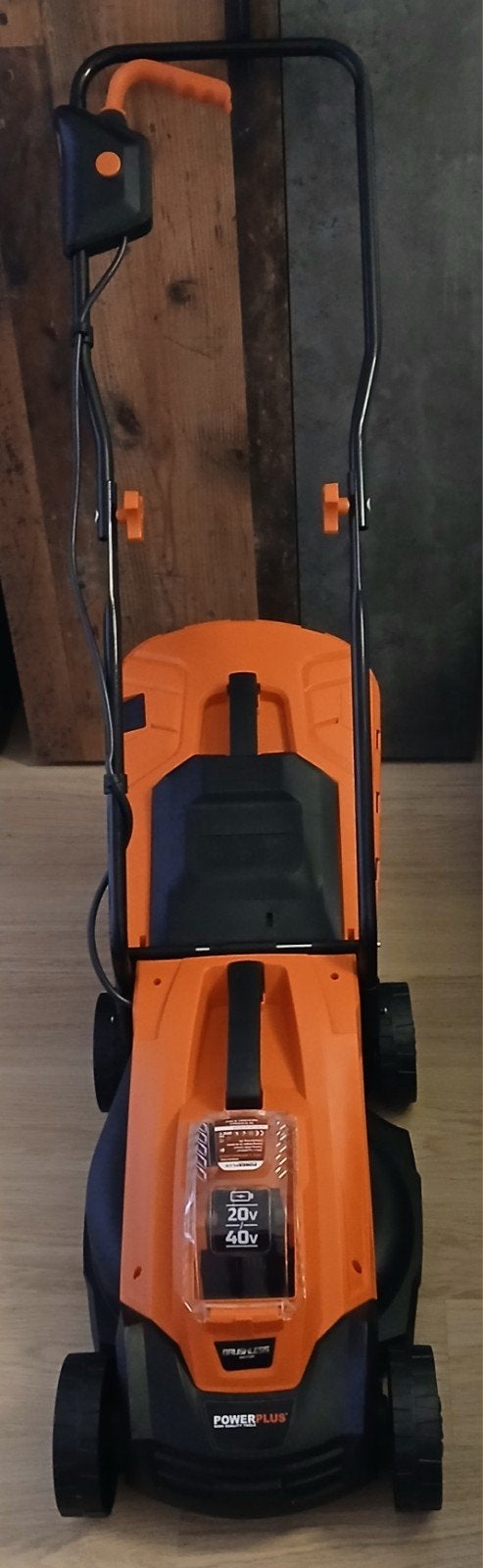 Nieuw,nooit gebruikt grasmachine, Ophalen
