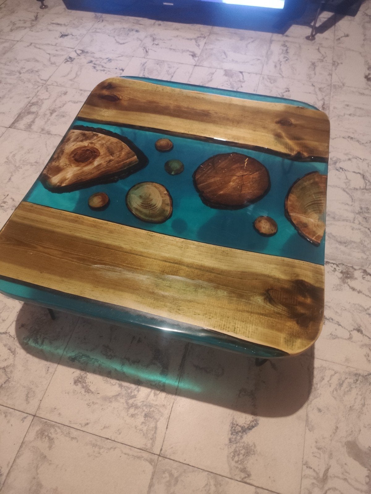 Table Rivière Artisanale Unique – Bois Naturel& Résine Époxy, Maison & Meubles, Tables | Tables de salon, Enlèvement ou Envoi