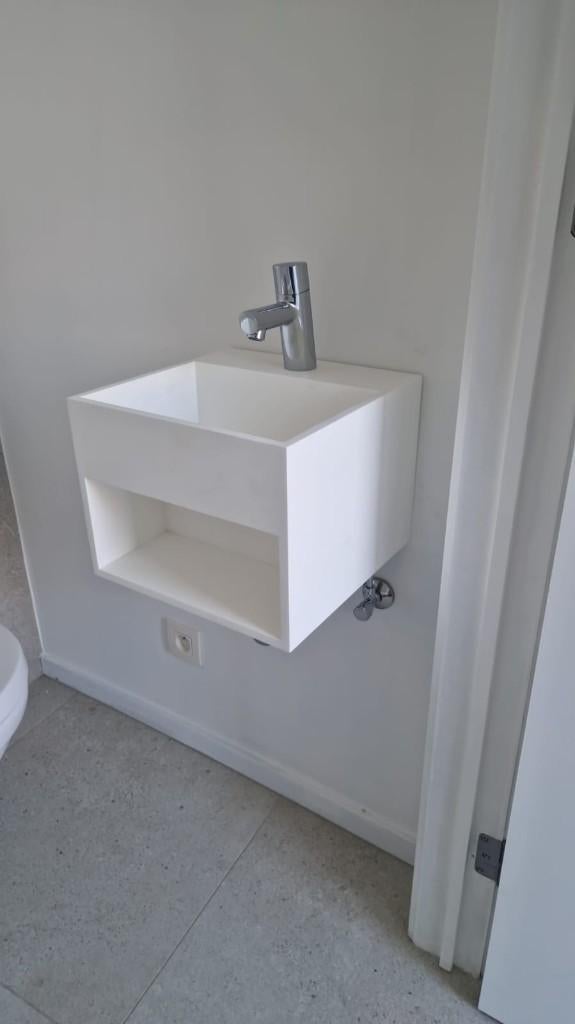 Design wandwastafel 33x33cm met opbergvak - nieuw in doos, Ophalen, Minder dan 50 cm, Nieuw, Minder dan 100 cm