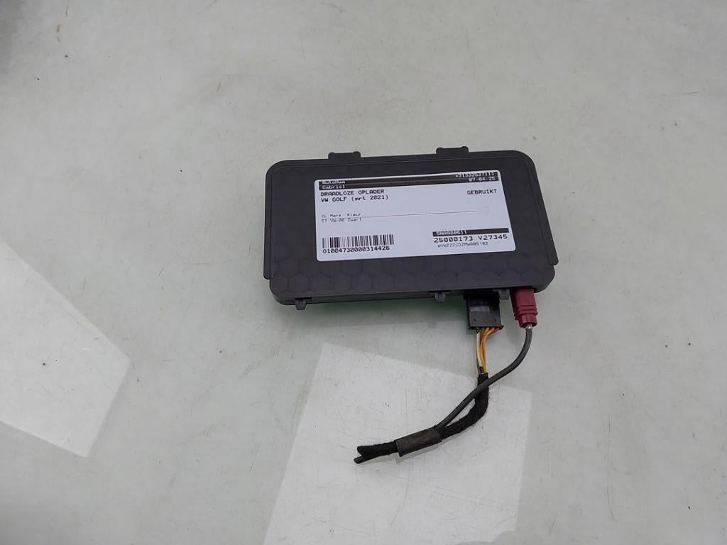 DIVERS Draadloze oplader Golf VIII (CD1) (|5NA980611|), Dhr. J. Ham, Volkswagen, Administratie@autoham.nl, Utilisé