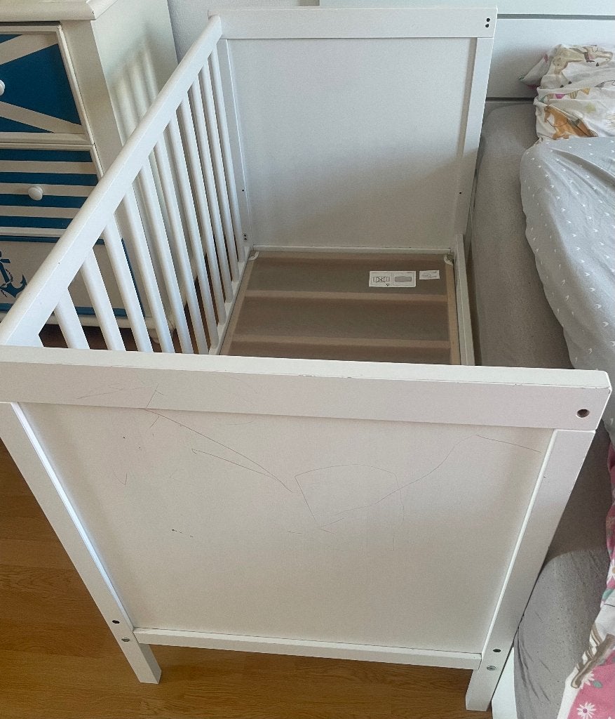 Lit bébé IKEA Sundvik + matelas et linge de lit, Enlèvement, Utilisé, Lit