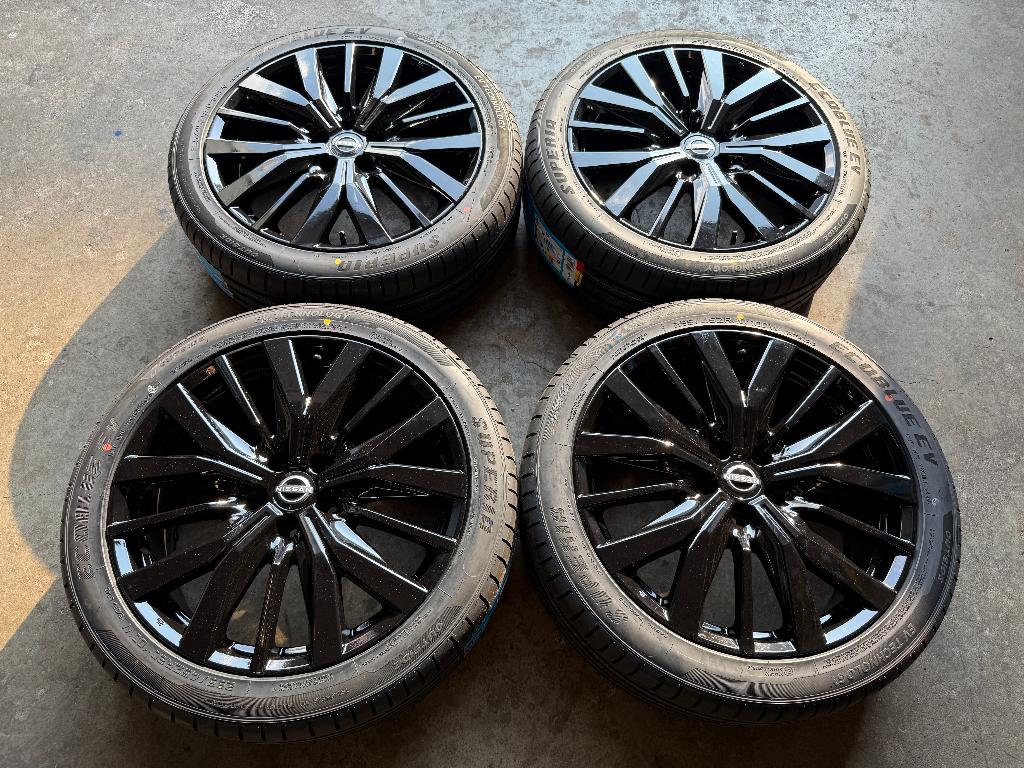 5x114,3 20 inch Nissan Qashqai J12 Velgen + Banden 235/45/20, Auto-onderdelen, Ophalen, Gebruikt, Nissan