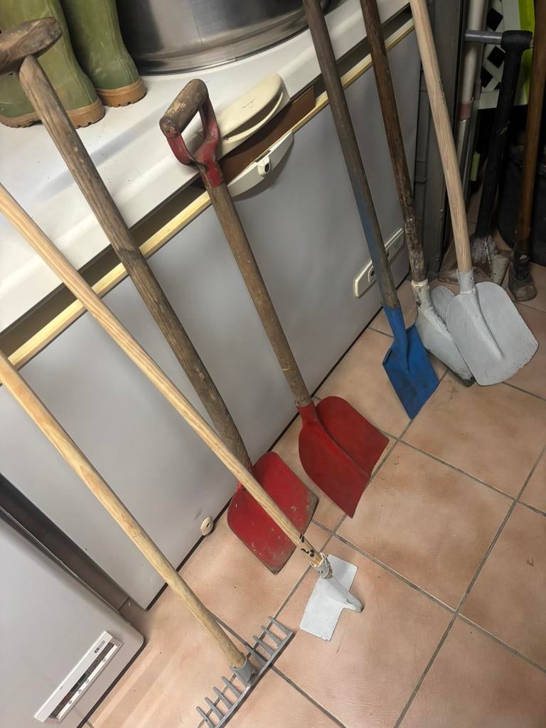 Schop , spade , schoffel, hark, Tuin en Terras, Hand-tuingereedschap, Ophalen of Verzenden, Gebruikt, Hark