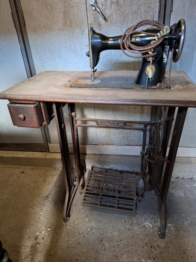 Machine à coudre Singer, Antiquités & Art, Antiquités | Machines à coudre, Enlèvement
