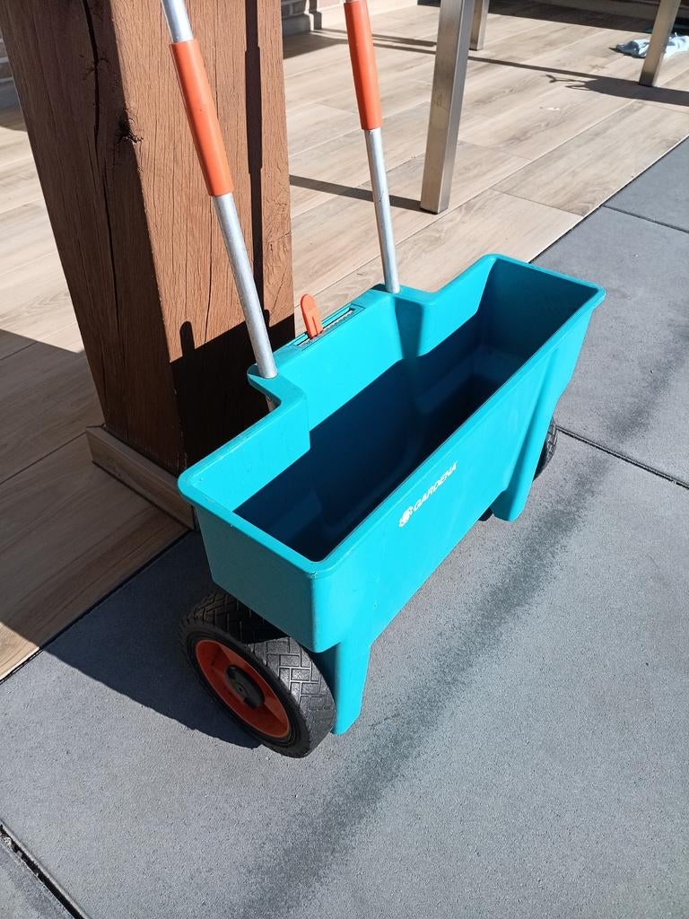 Meststrooier gardena, Ophalen