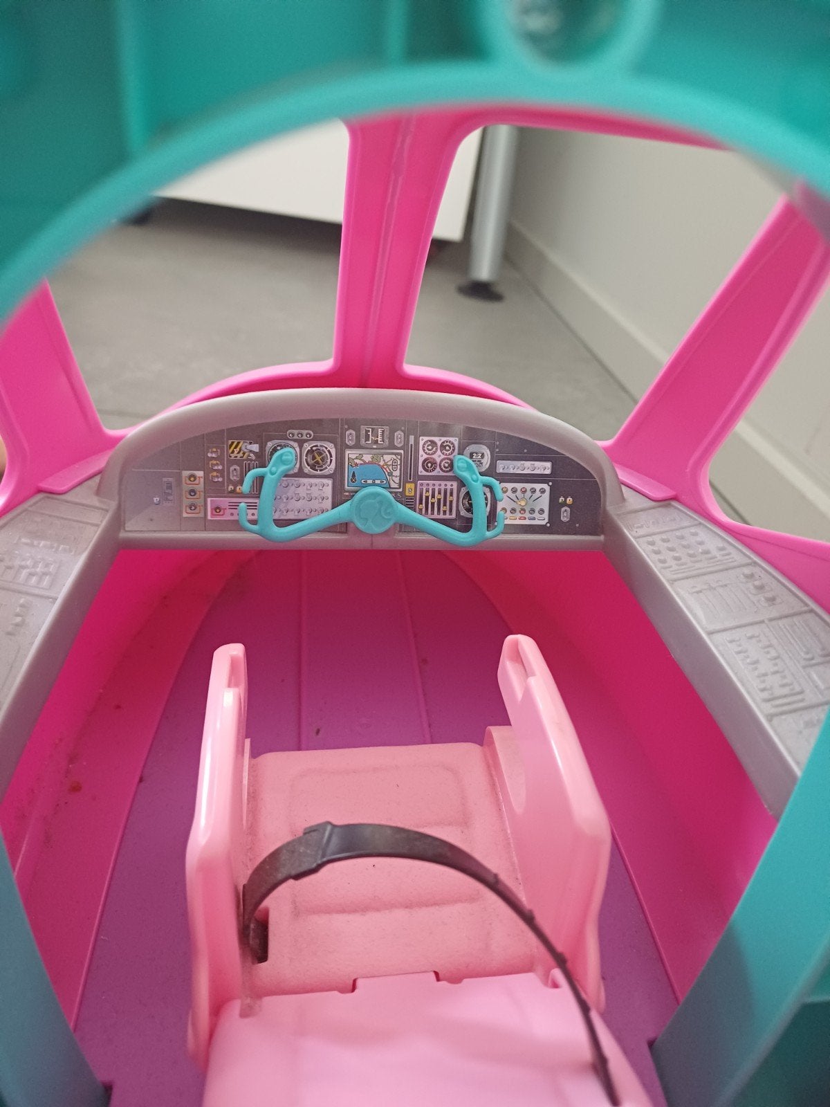 Avion Barbie, Enlèvement