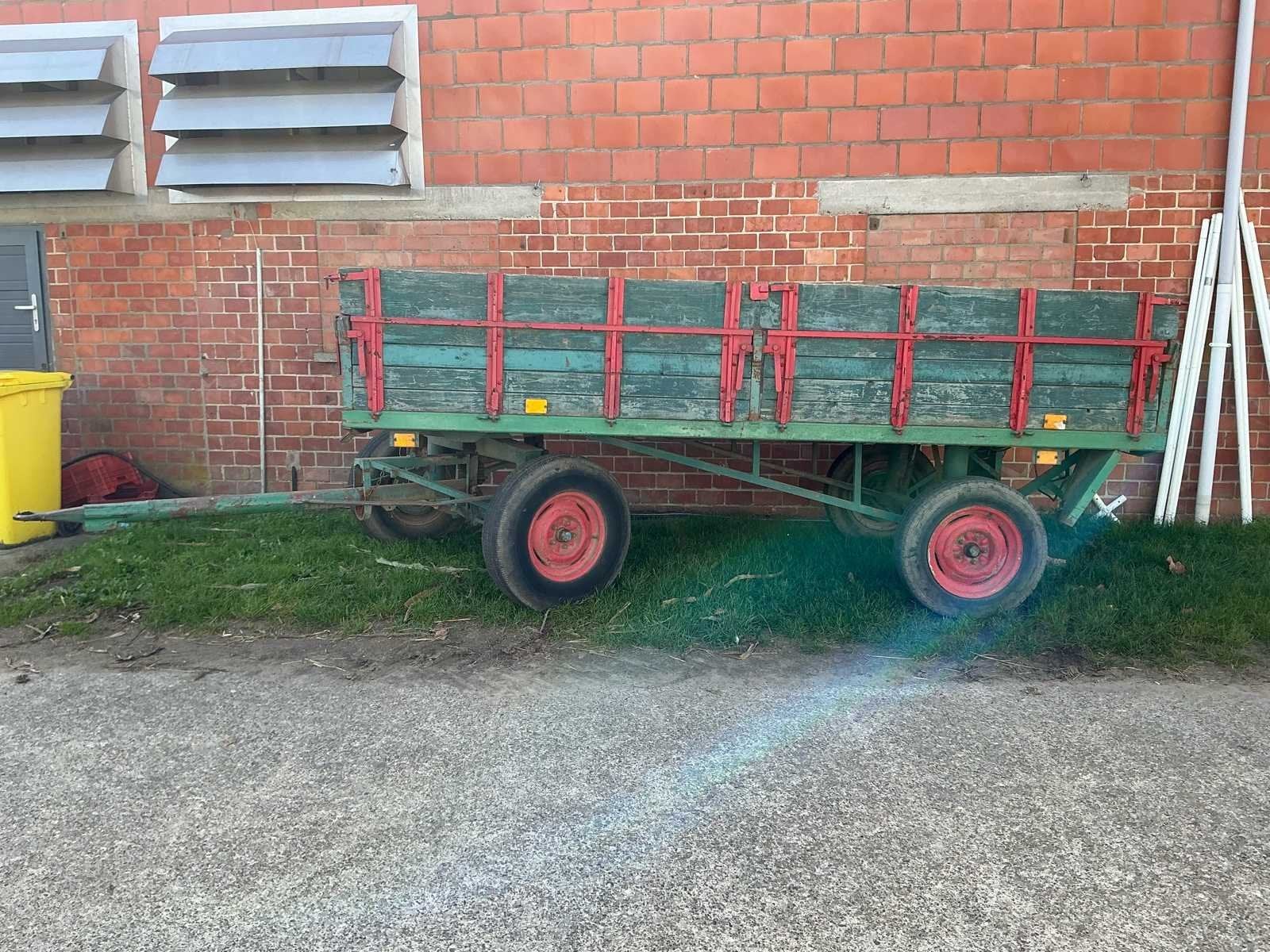 Remorque agricole à 2 essieux avec planches latérales en b, Utilisé