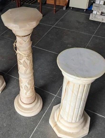 2 prachtige zuilen in marmer, Ophalen