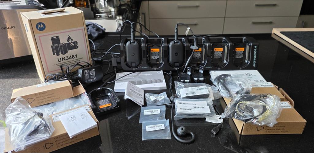 Set van 2 Motorola CLP446E Mini Portofoons en toebehoren, Ophalen, Nieuw