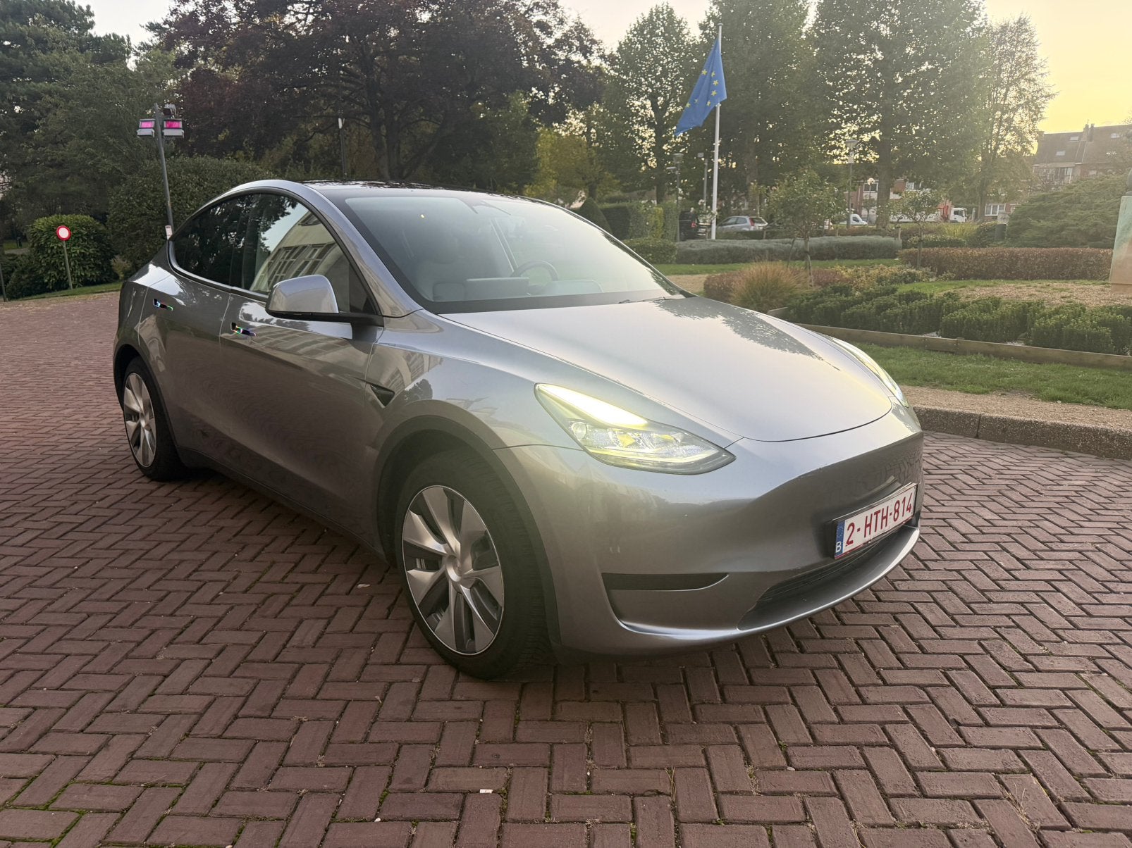 TESLA MODEL Y PROPULSION – 2023 – 30 000 KM, Autos, Cuir, Argent ou Gris, Achat, Noir