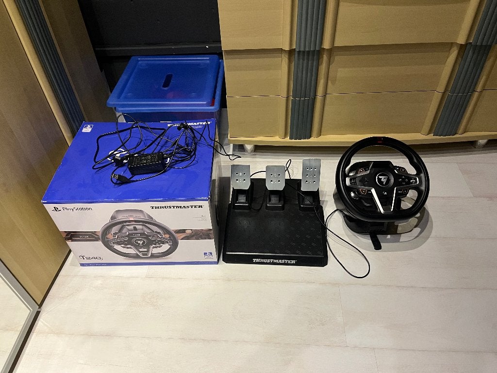 Thrustmaster  T248, Ophalen of Verzenden, Gebruikt, Stuur of Pedalen, PlayStation 4