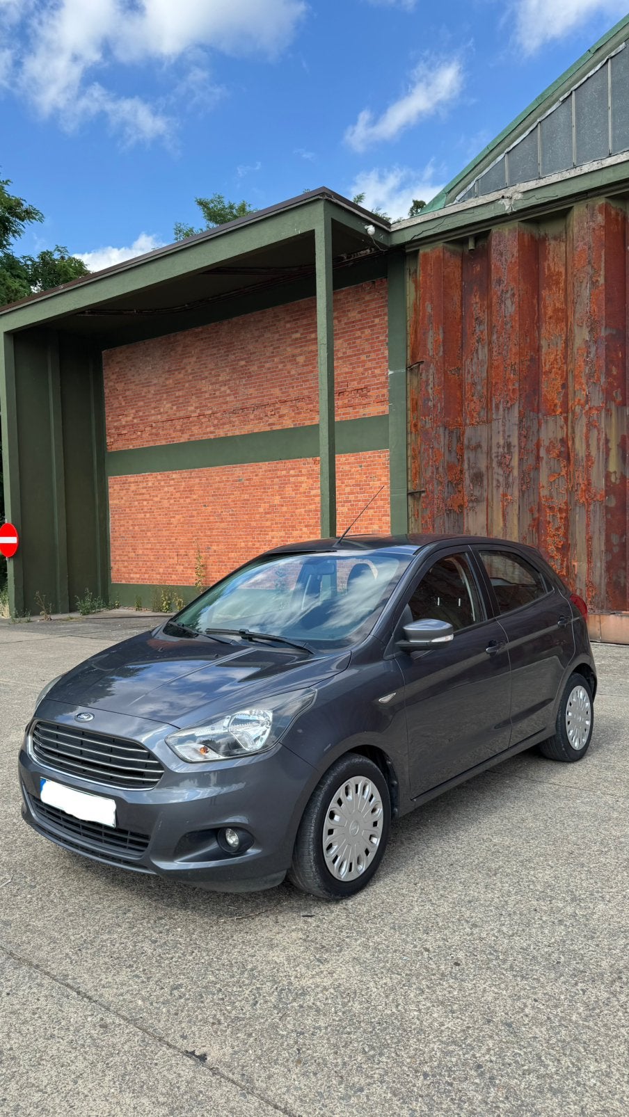 Ford Ka+ 1.2 Ess 2017 - Airco - Bluetooth - Très propre, Autos, Argent ou Gris, Achat, Euro 6, Ka