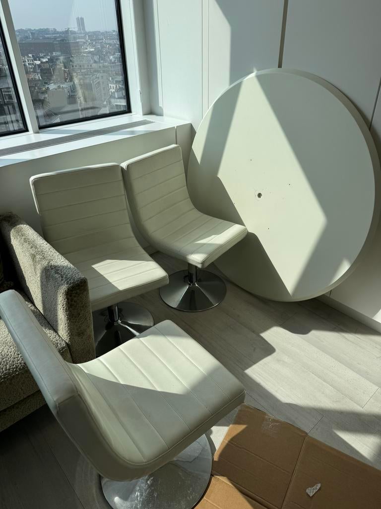 Tafel + 3 stoelen, Tuin en Terras, Tuinmeubel-accessoires, Ophalen, Zo goed als nieuw