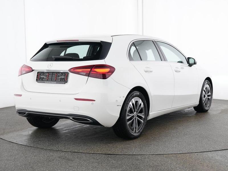 Mercedes-Benz A-Klasse 180 Hatchback Luxury Line | Smartphon, Autos, 100 kW, Achat, 1440 kg, Entreprise