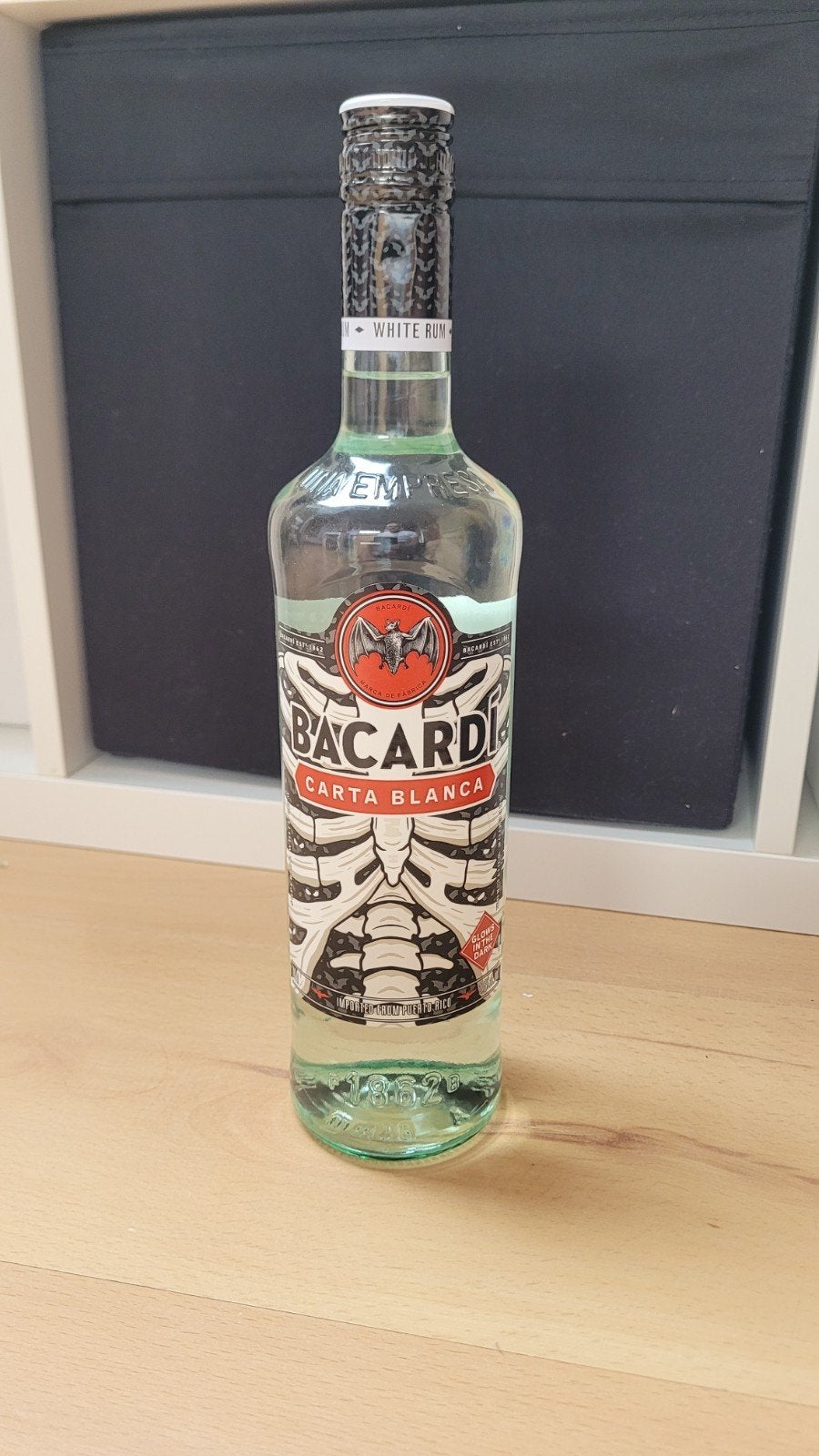 Bouteille de rhum Bacardi Skeleton Édition spéciale Carta Bl, Collections, Vins, Pleine, Enlèvement ou Envoi
