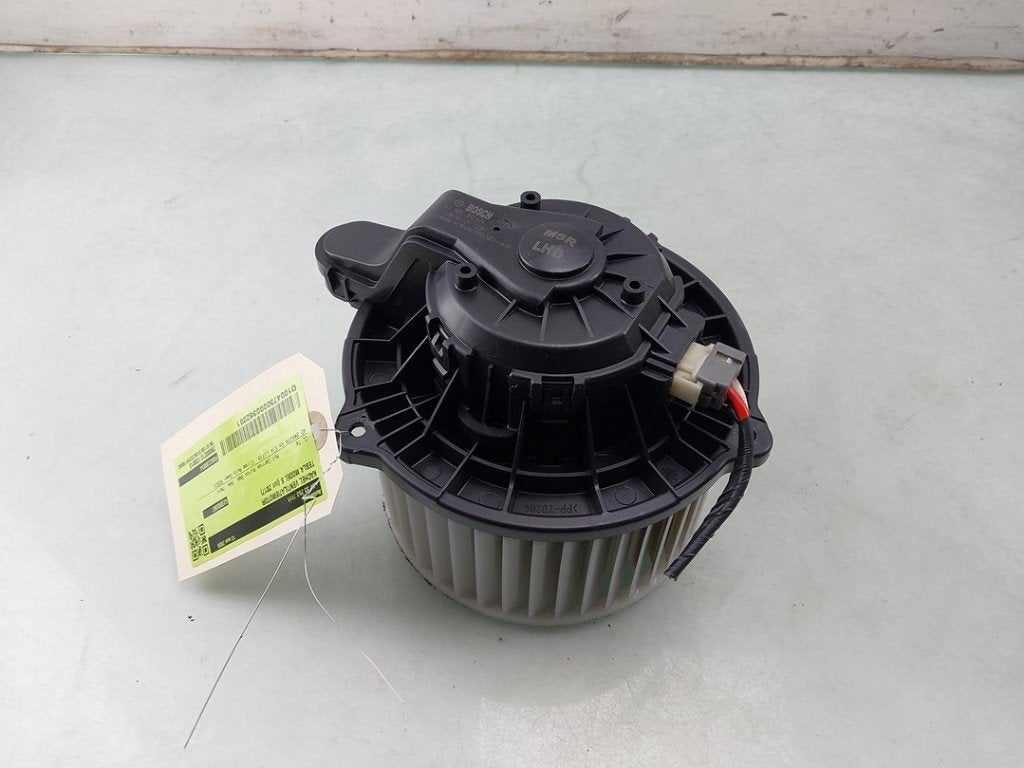 KACHEL VENTILATORMOTOR Model S (|F00S3B2574|105186400A|), Robert Bosch AG, Gebruikt, Overige automerken, Robert-Bosch-Allee 1
74232  Abstatt, DE