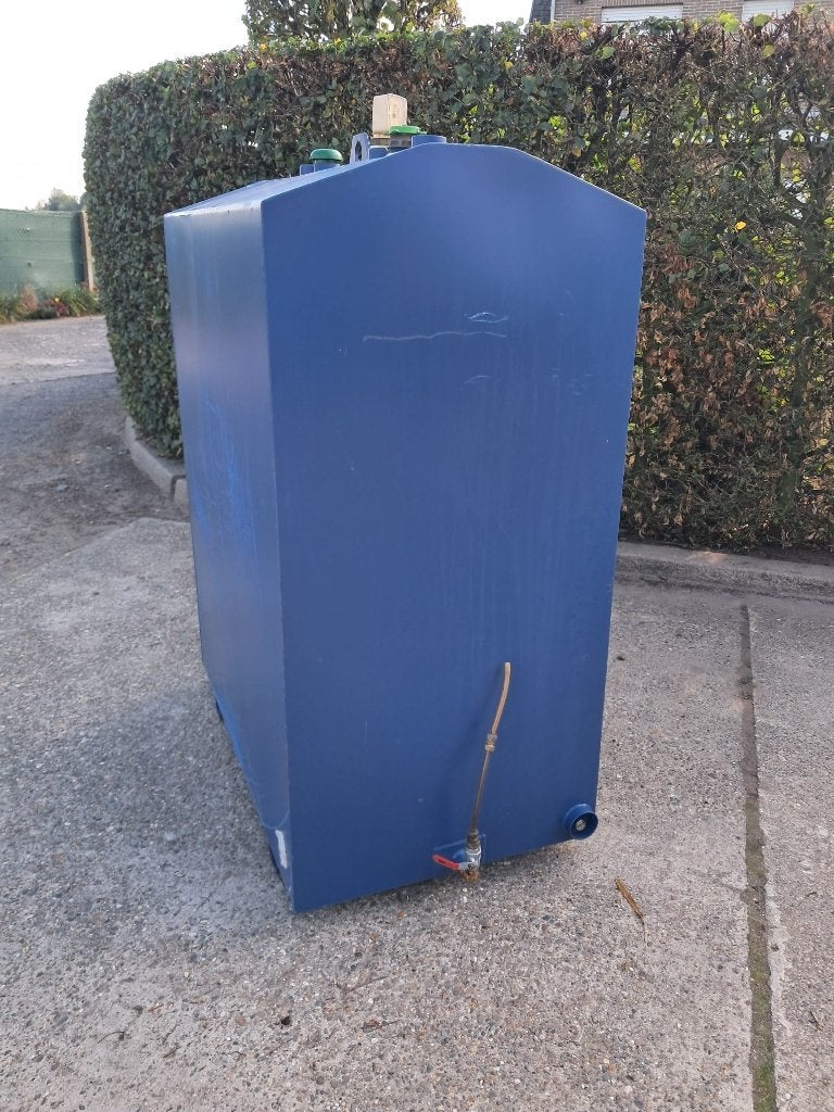 Mazouttank 1200 liter met onderaan kraantje bouwjaar 2015, Ophalen