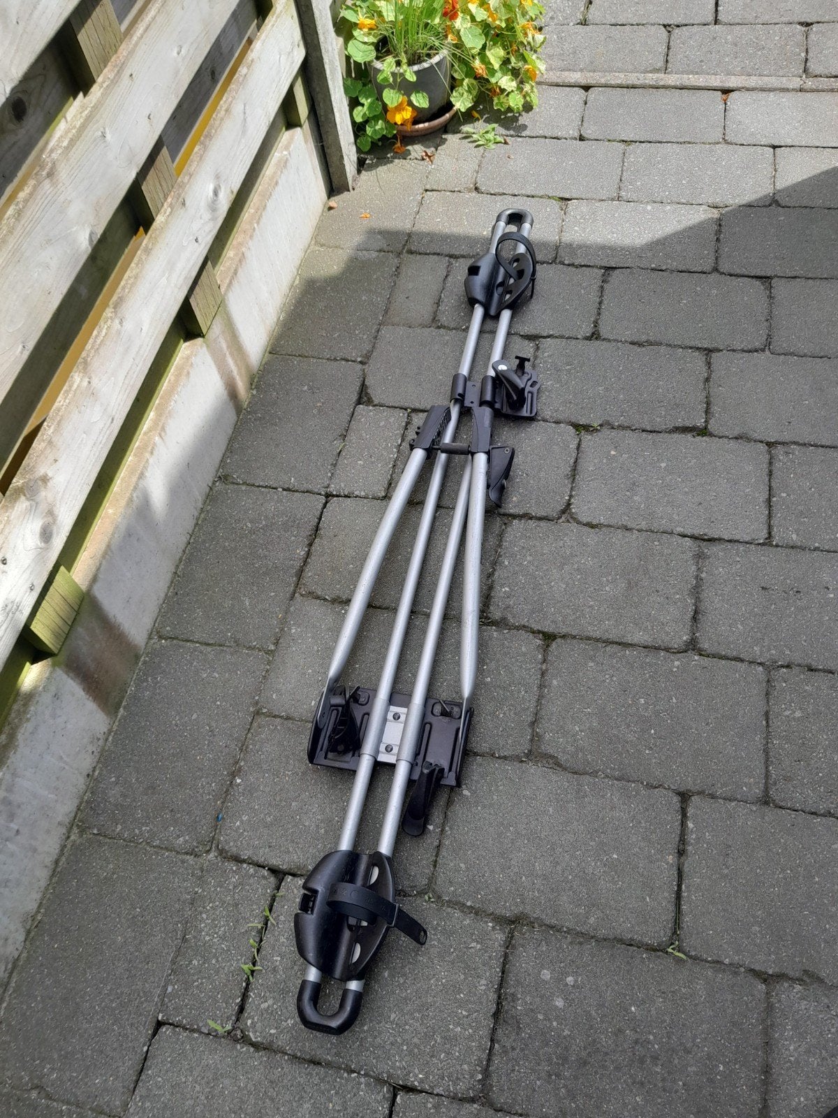 Dakdrager Thule, Ophalen
