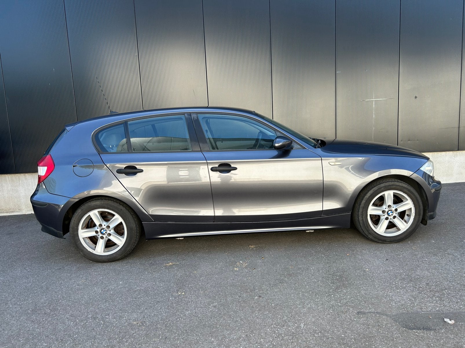 BMW 116i / in goede staat, Argent ou Gris, Achat, Entreprise, Noir