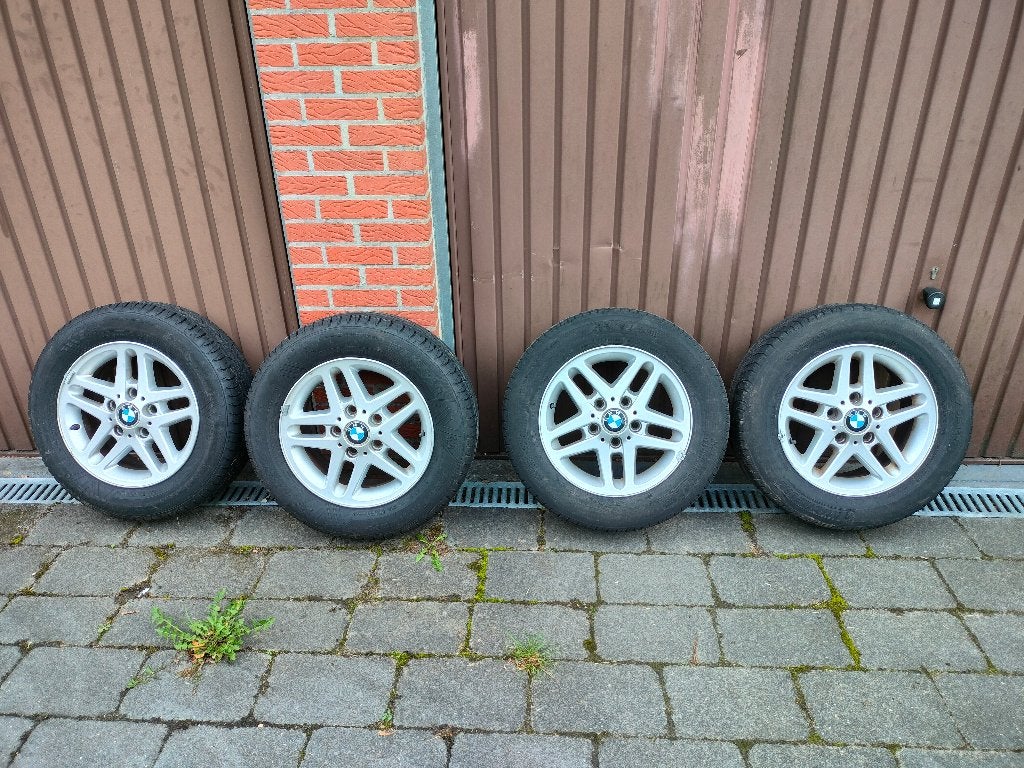 4 Alu velgen en banden 195/65R15 BMW E46, Auto-onderdelen, Ophalen, 15 inch, Velg(en), Personenwagen