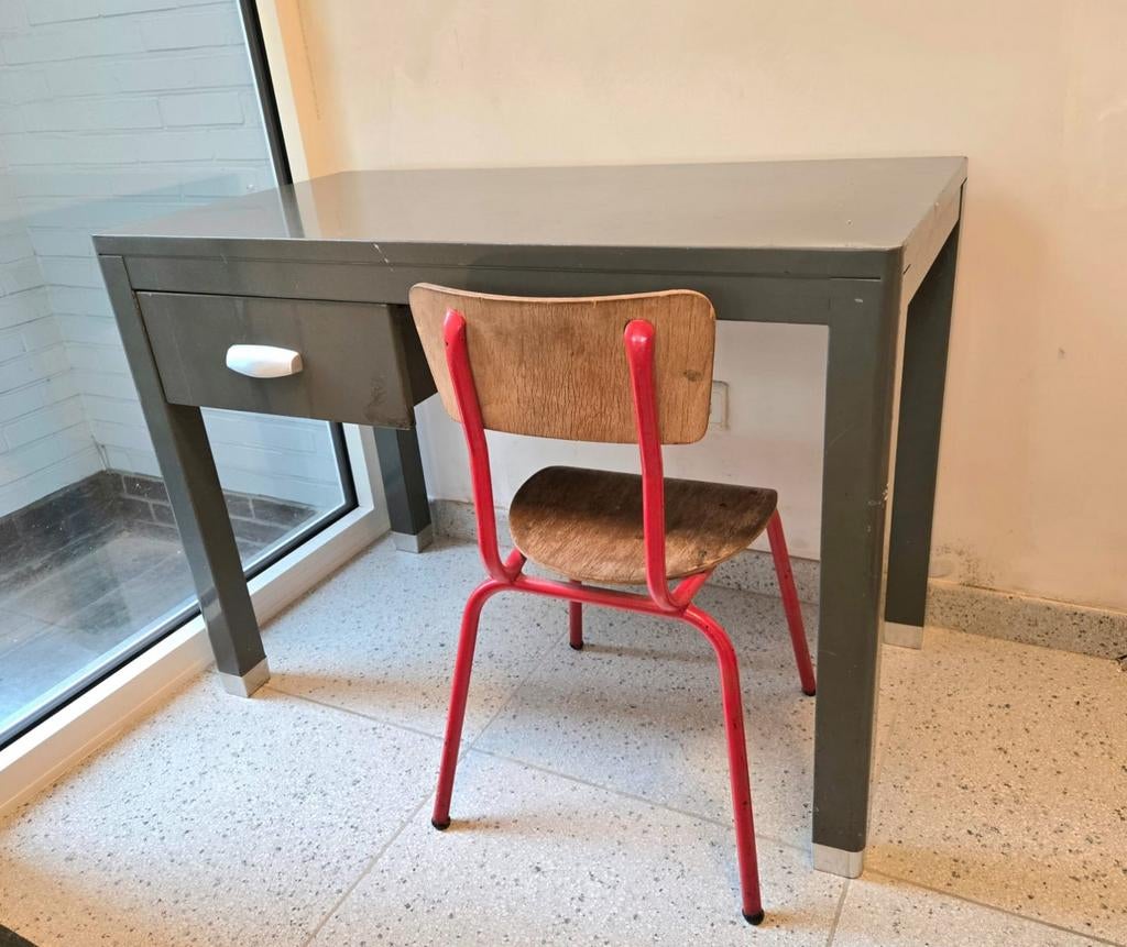 Kinderbureau met stoel., Ophalen, Kinderbureau