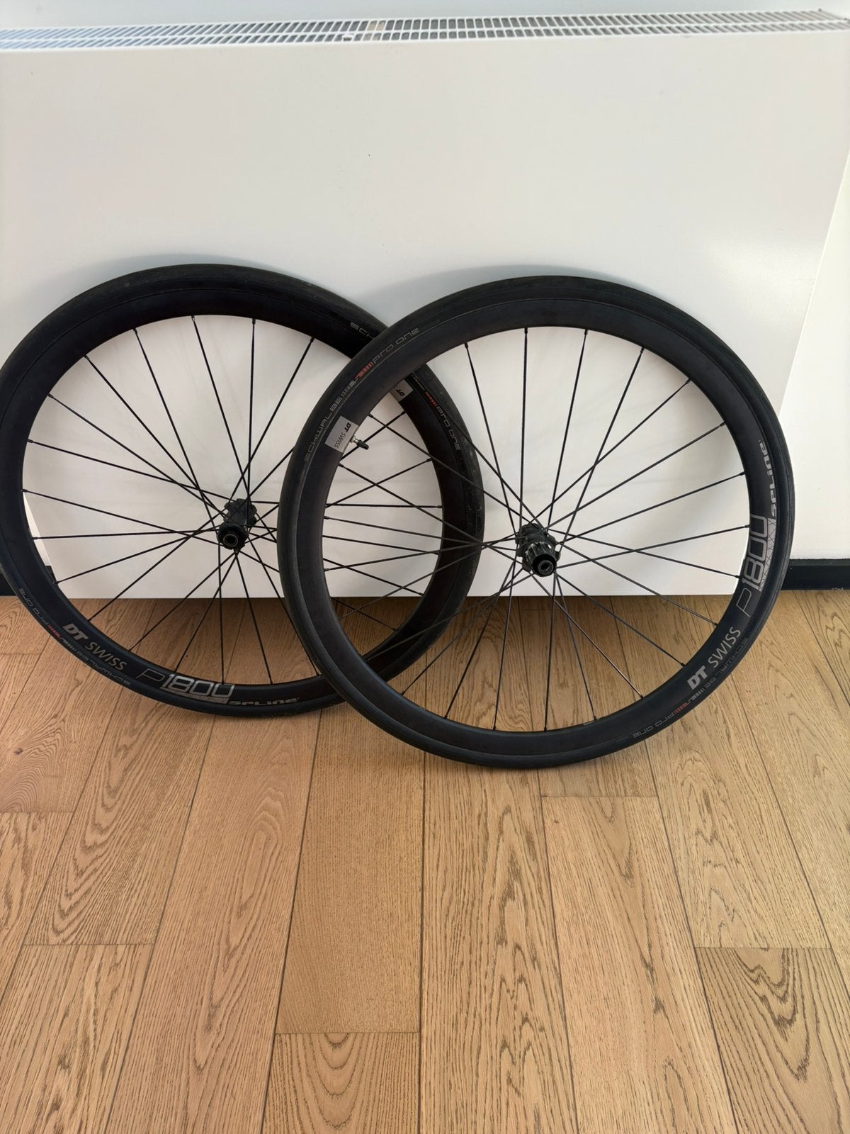 Paire de roues DT Swiss Spline P1800, Enlèvement ou Envoi, Comme neuf, Pneu