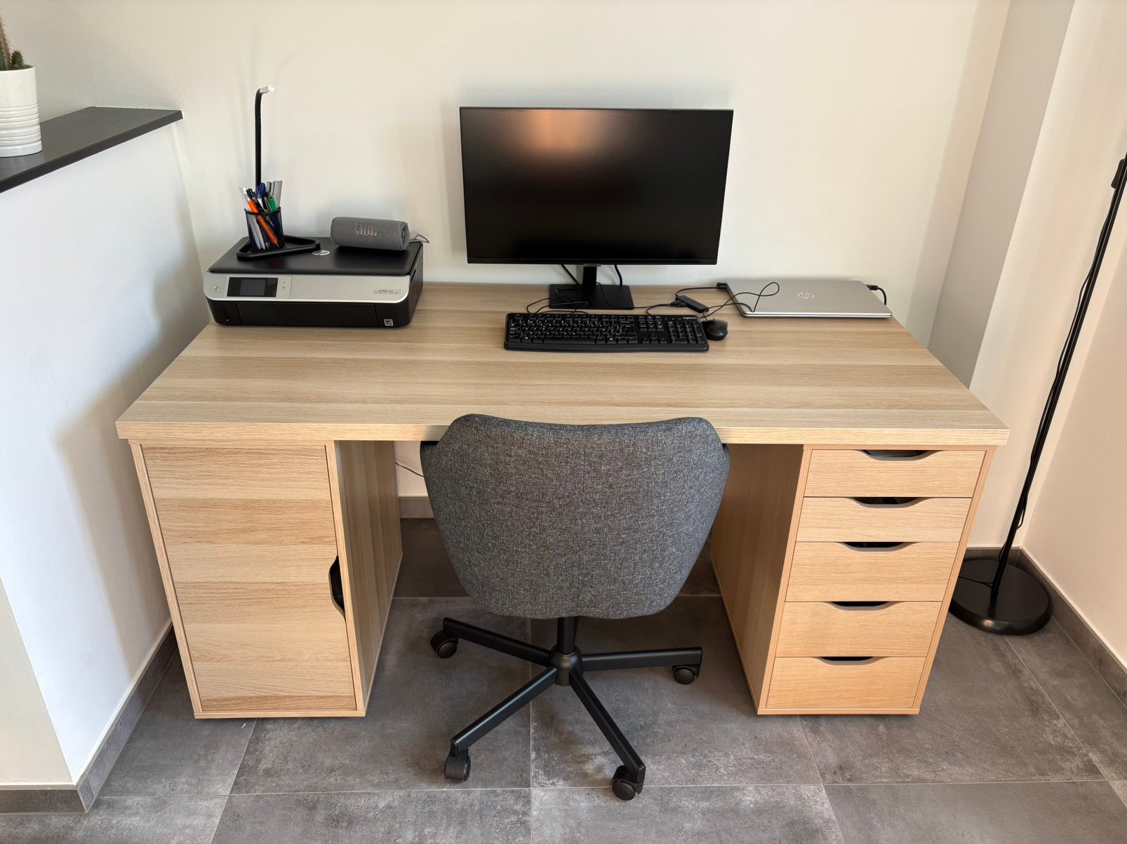 IKEA bureau, Huis en Inrichting, Ophalen, 160 cm, Bruin, Zo goed als nieuw