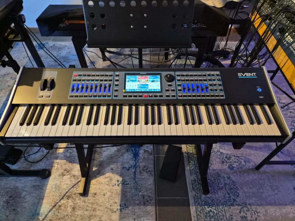 Ketron event 76, Muziek en Instrumenten, Keyboards, Ophalen